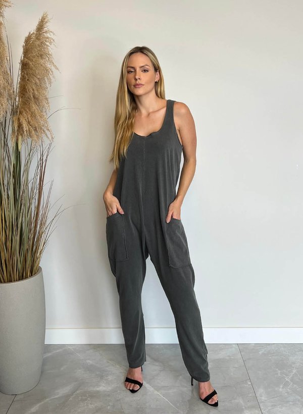 Macacão Saruel Preto Stone